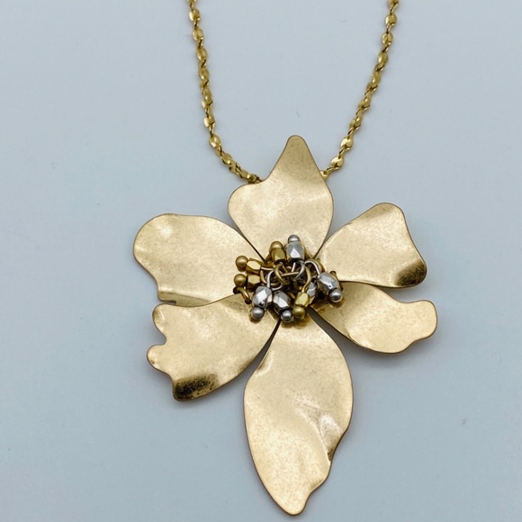 J. Jill NEW VERY PRETTY GOLDTONE FLOWER PENDANT NWT - Picture 6 of 6